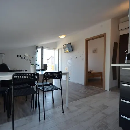 Boticki By Interhome Lägenhet